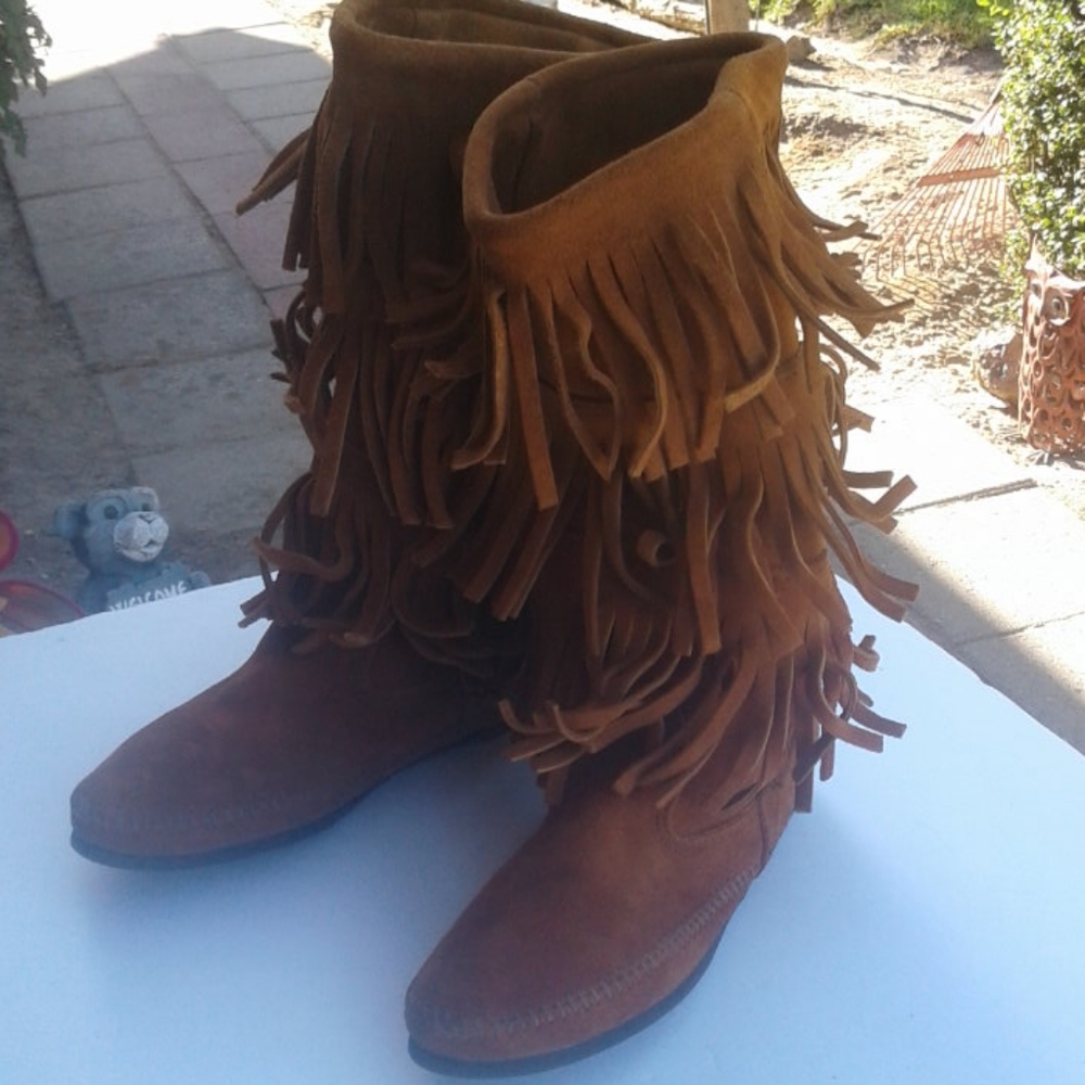 Women's moccasin like shoes